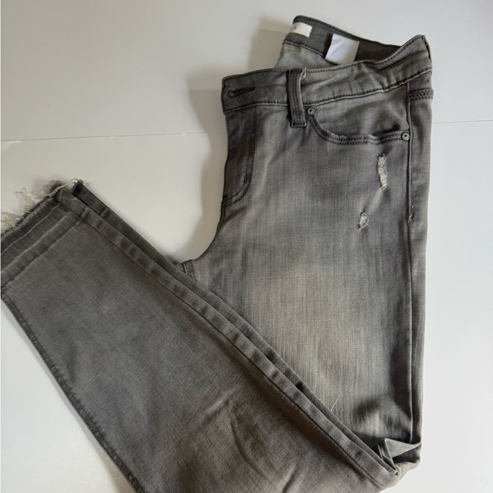 Eunina Gray Jeans Size 9 Kitty Low-Rise Skinny Crop Lightly Distressed Raw Hem